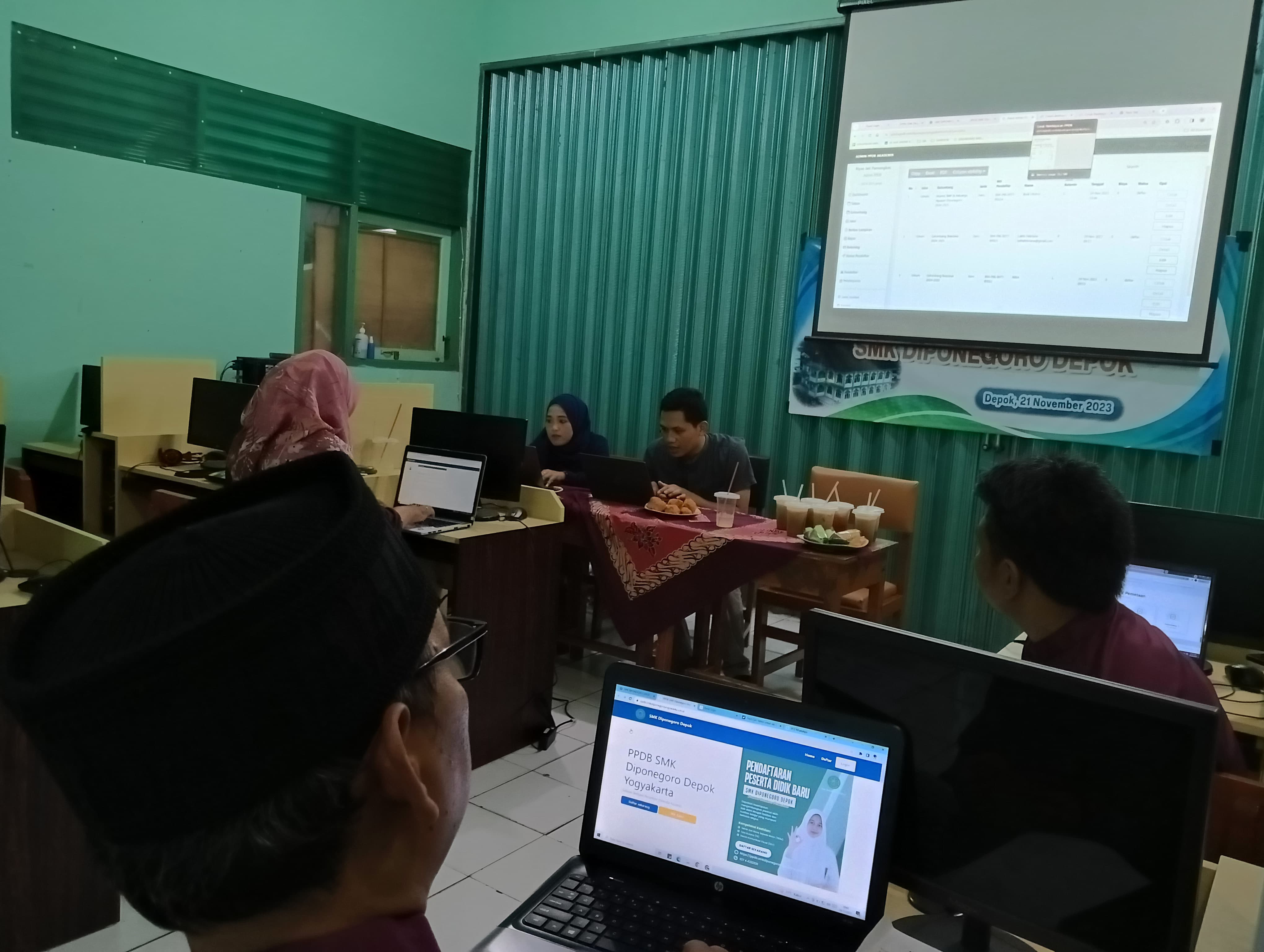 Hadapi PPDB: Tendik SMK Diponegoro Depok Laksanakan Pelatihan Teknologi Informasi Unggul